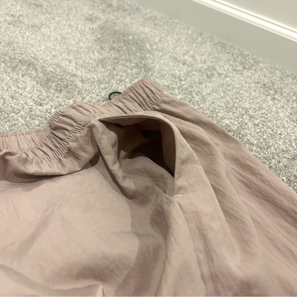 Nike Sportswear Essential Women's High-Rise Woven Cargo Pants (NWOT) - Picture 7 of 10